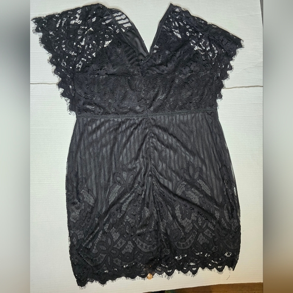 Emily Bazar Lace Cocktail Dress - Picture 3 of 3